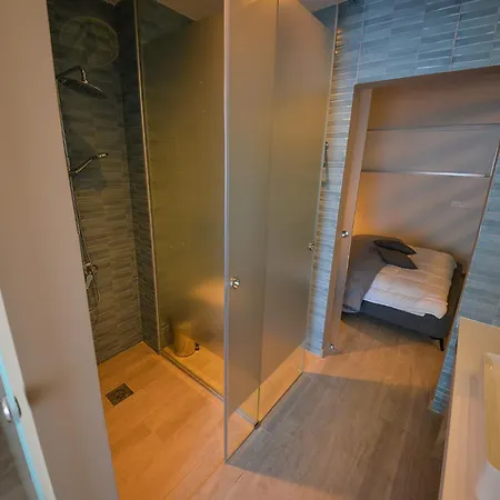 De Lux Mythical 9 * Paralimni