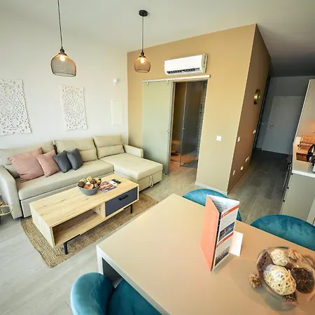 De Lux Mythical 9 * Paralimni