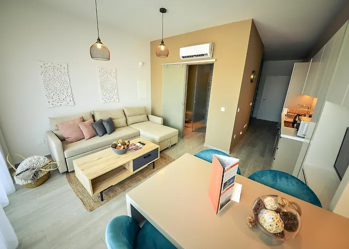 De Lux Mythical 9 * Paralimni