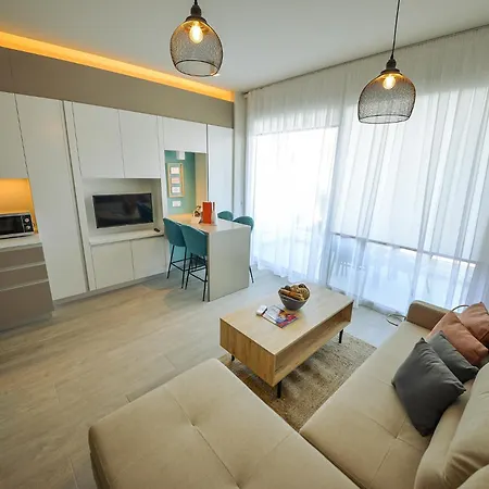 De Lux Mythical 9 * Paralimni